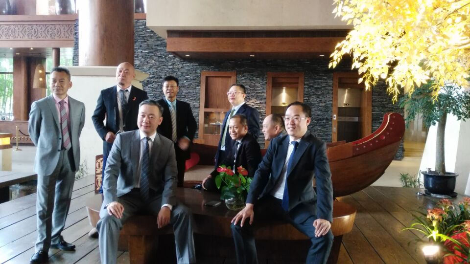 10月9日苏州市侨商会在无锡希尔顿酒店举行常务会议,会长沈晨冰先生就